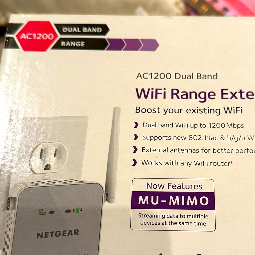 Netgear 3 seperate  WiFi Range extenders 3 total!